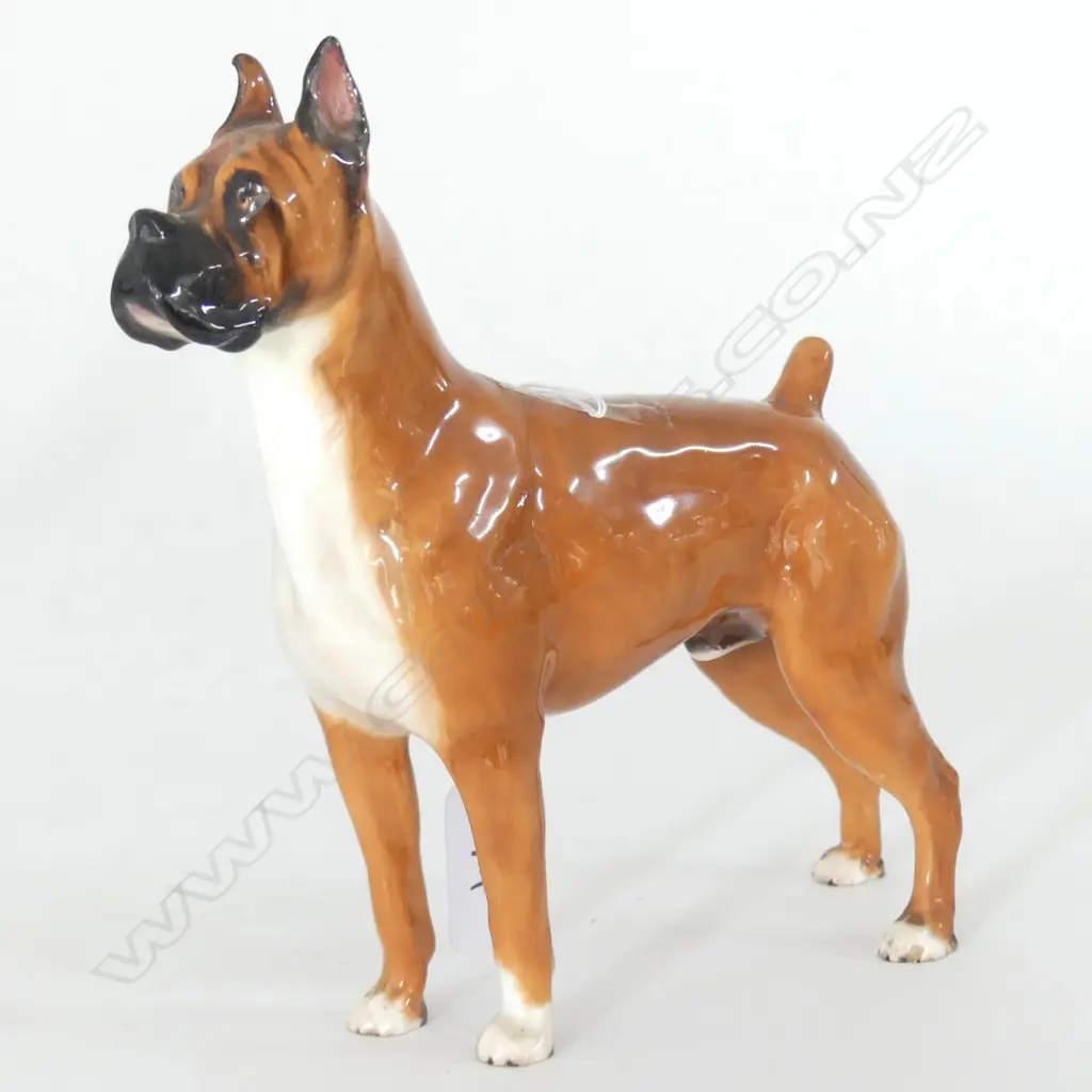 DOULTON STANDING BOXER DOG, MED H.165mm Image 1++