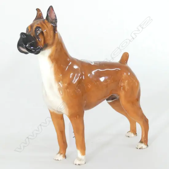 DOULTON STANDING BOXER DOG, MED H.165mm