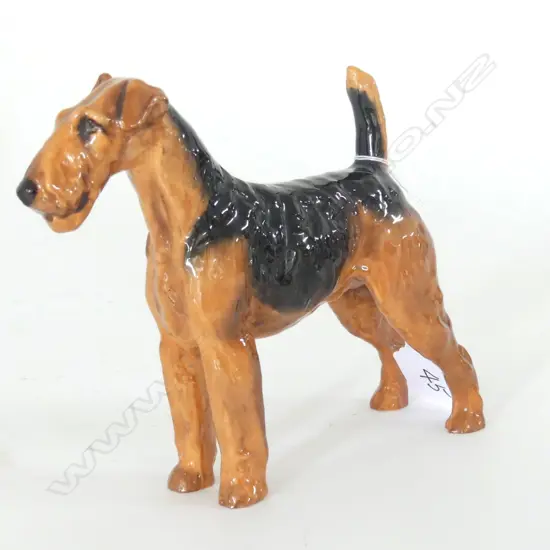 DOULTON STANDING AIREDALE TERRIER, MED. HN1023. H.135mm