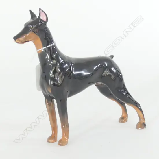 DOULTON STANDING DOBERMAN, MED H.160mm