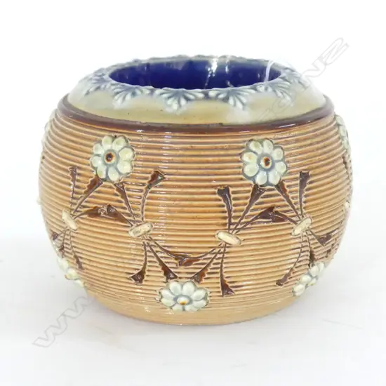 DOULTON LAMBETH MATCH STRIKER  D.90mm