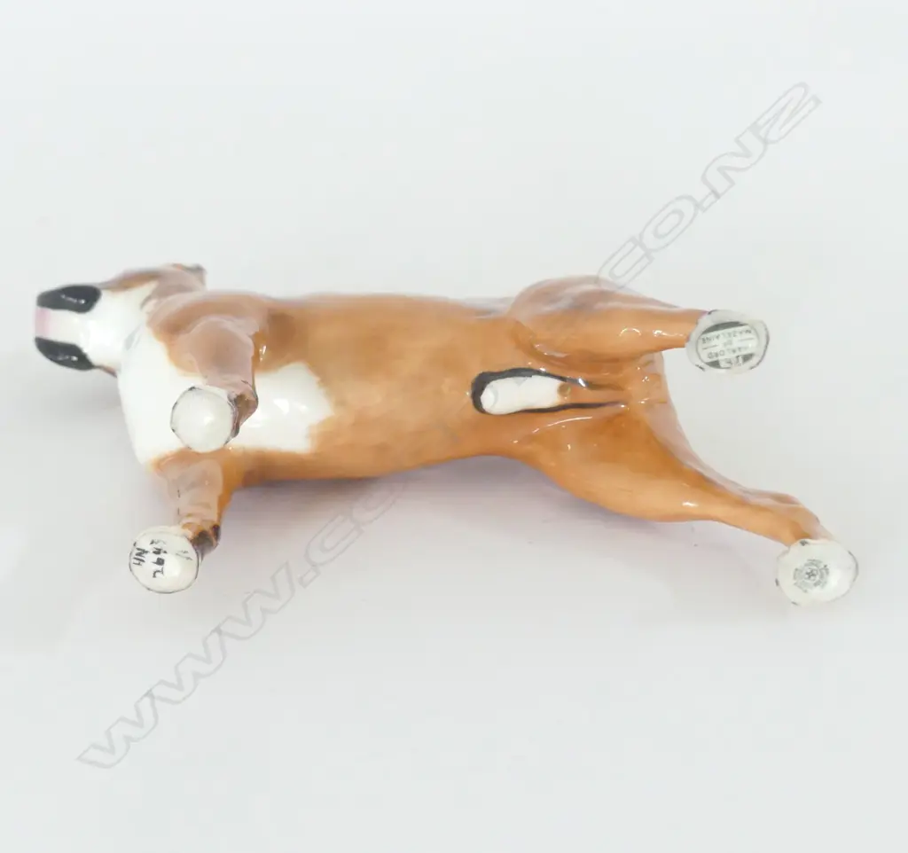 R DOULTON STANDING BOXER DOG, MED H.165mm Image 1++