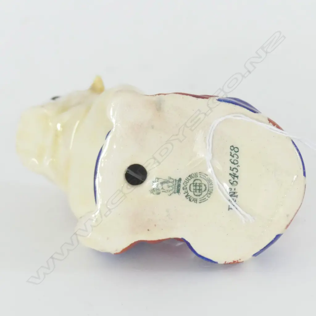 DOULTON ENGLISH BULLDOG IN UNION JACK, SM, (1 EAR RESTORED, FLAKE CHIP TO FOOT) Rd. No. 645658 H.55mm Image 1++