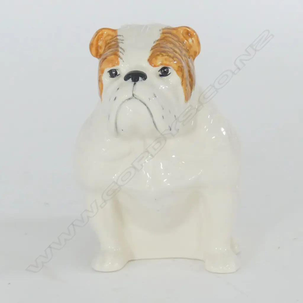 DOULTON SEATED BULLDOG, WHITE & BROWN, H.135mm Image 1++