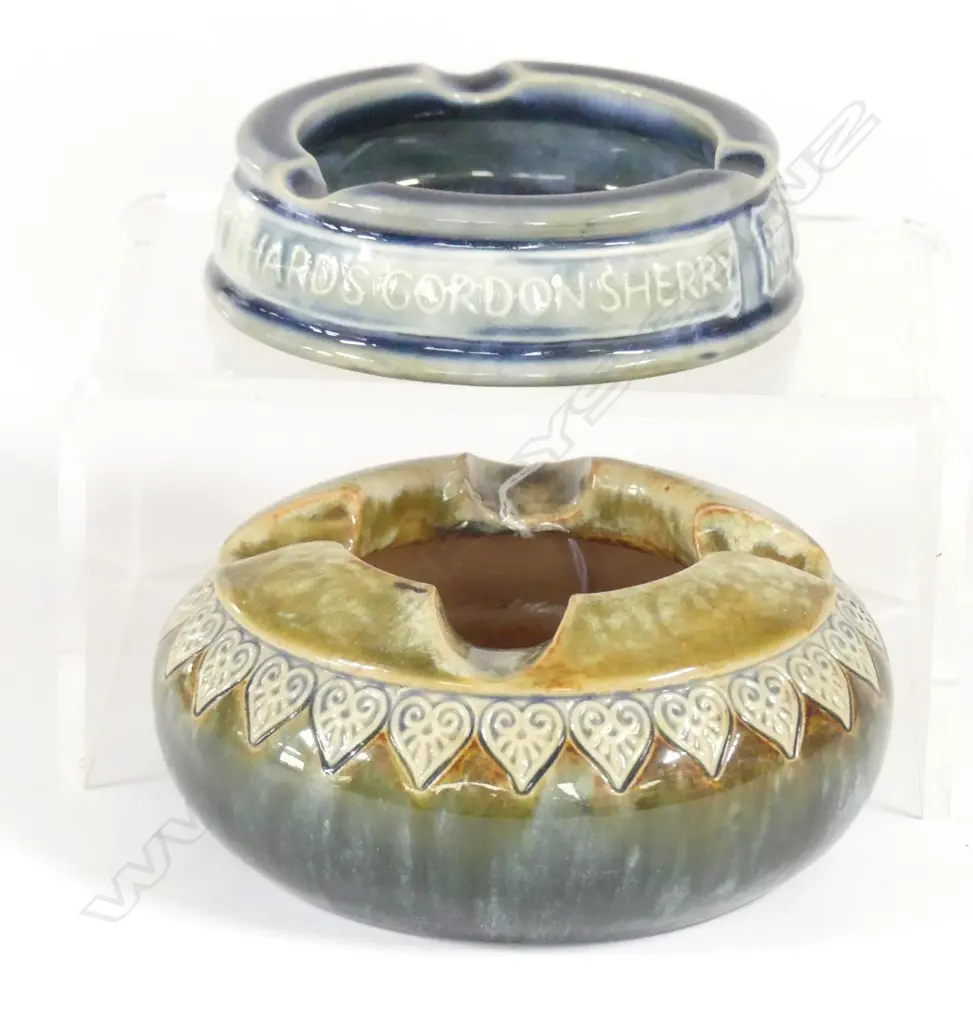 2 DOULTON STONWARE ASHTRAYS, DIA.125MM Image 1++