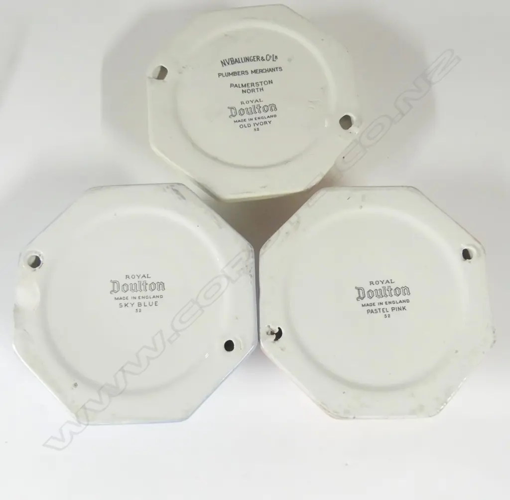3 DOULTON ASHTRAY FOR N.B. BALLINGER & CO. PLUMBERS MERCHANTS P.NORTH Image 1++