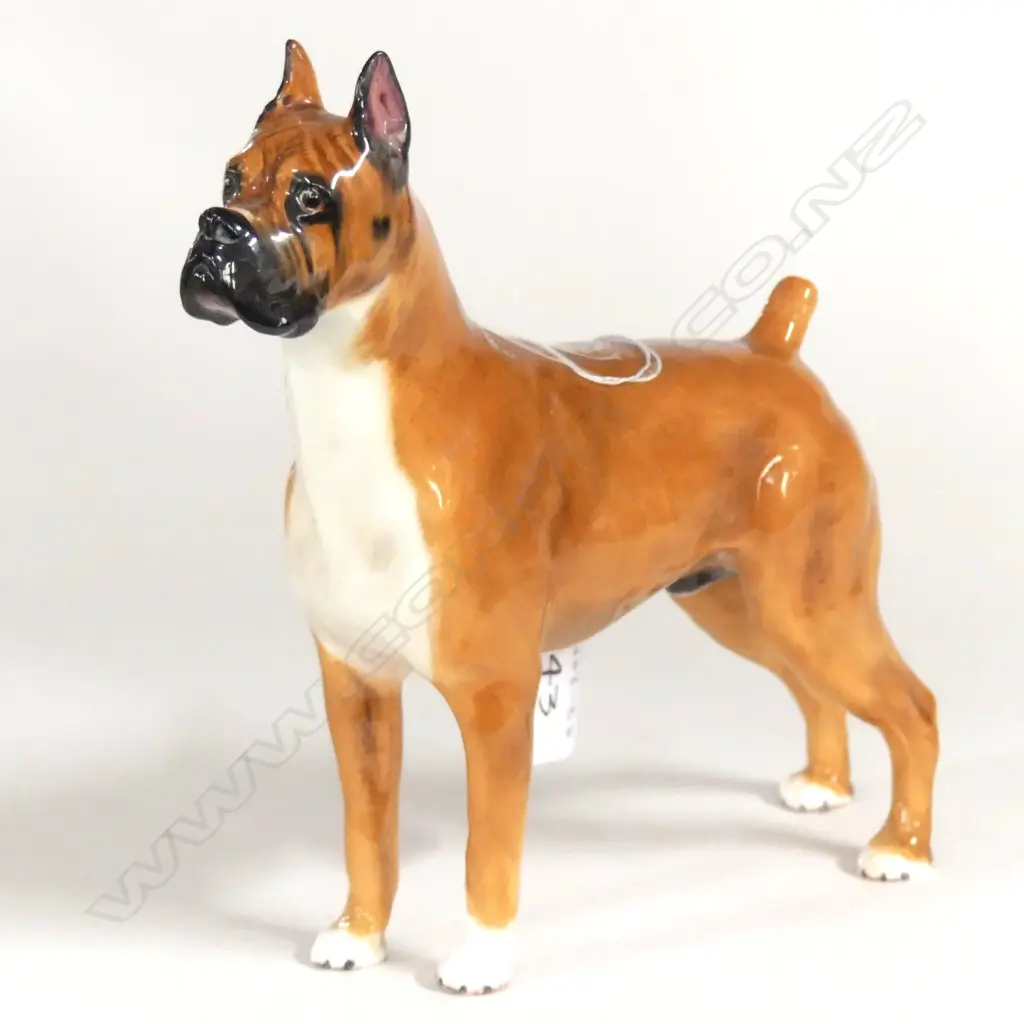 DOULTON STANDING BOXER DOG, MED H.165mm Image 1++