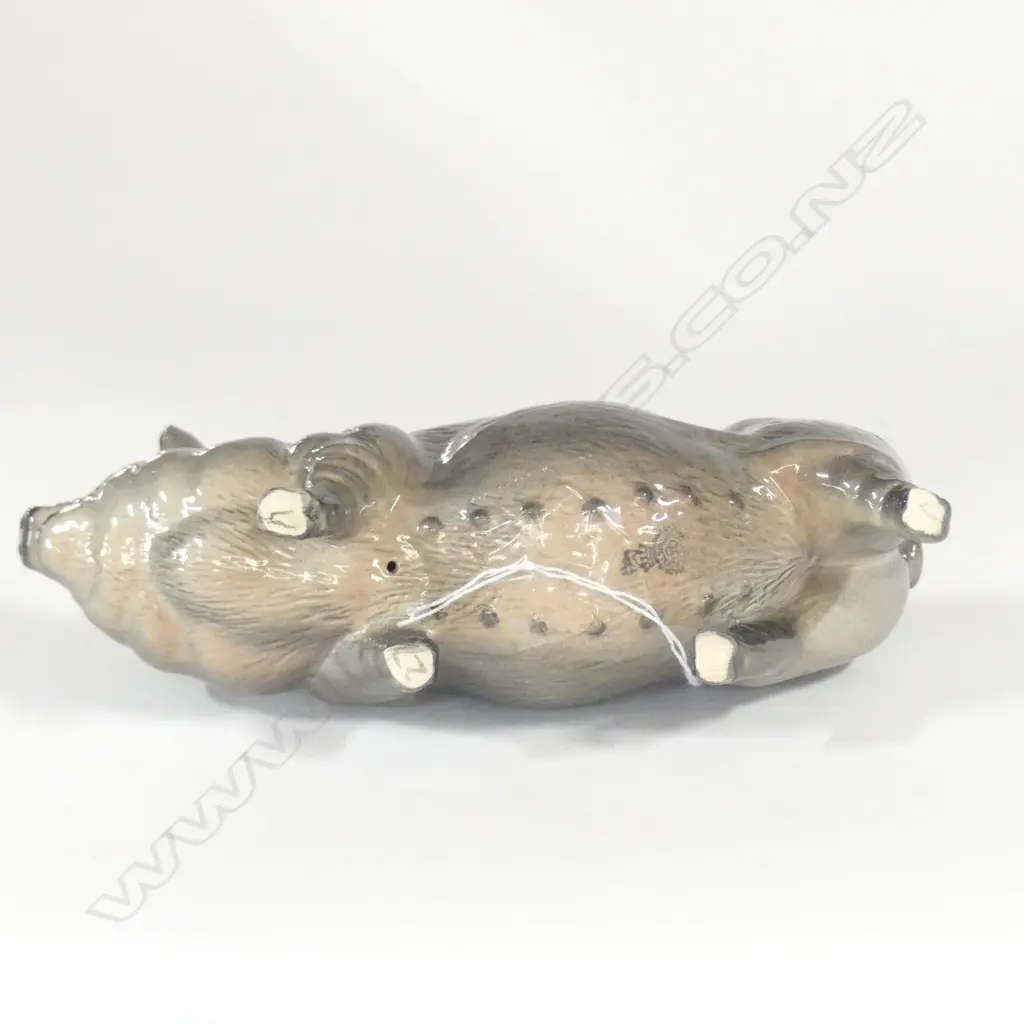 DOULTON MED POT BELLIED PIG, L.160mm Image 1++