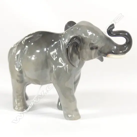 DOULTON ELEPHANT TRUNK IN SALUTE, MED L.160mm