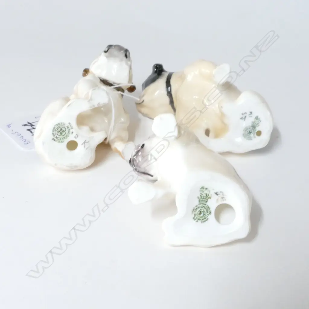 THREE SMALL DOULTON BULLDOGS, TALLEST H.55mm Image 1++