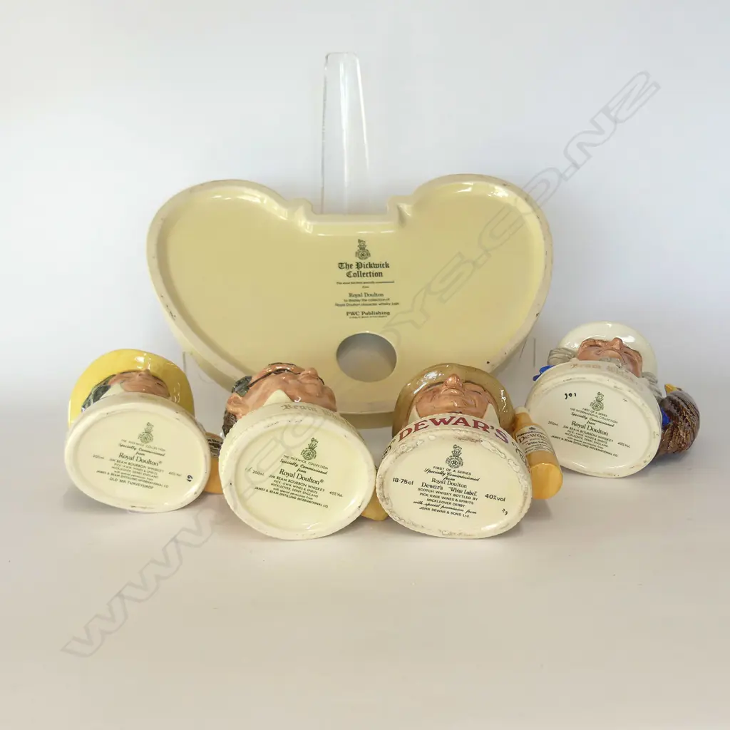 4 DOULTON CHARACTER WHISKY DECANTERS ON DISPLAY STAND  Image 1++