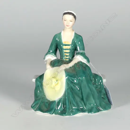 DOULTON FIGURE: A LADY FROM WILLIAMSBURG HN2228 