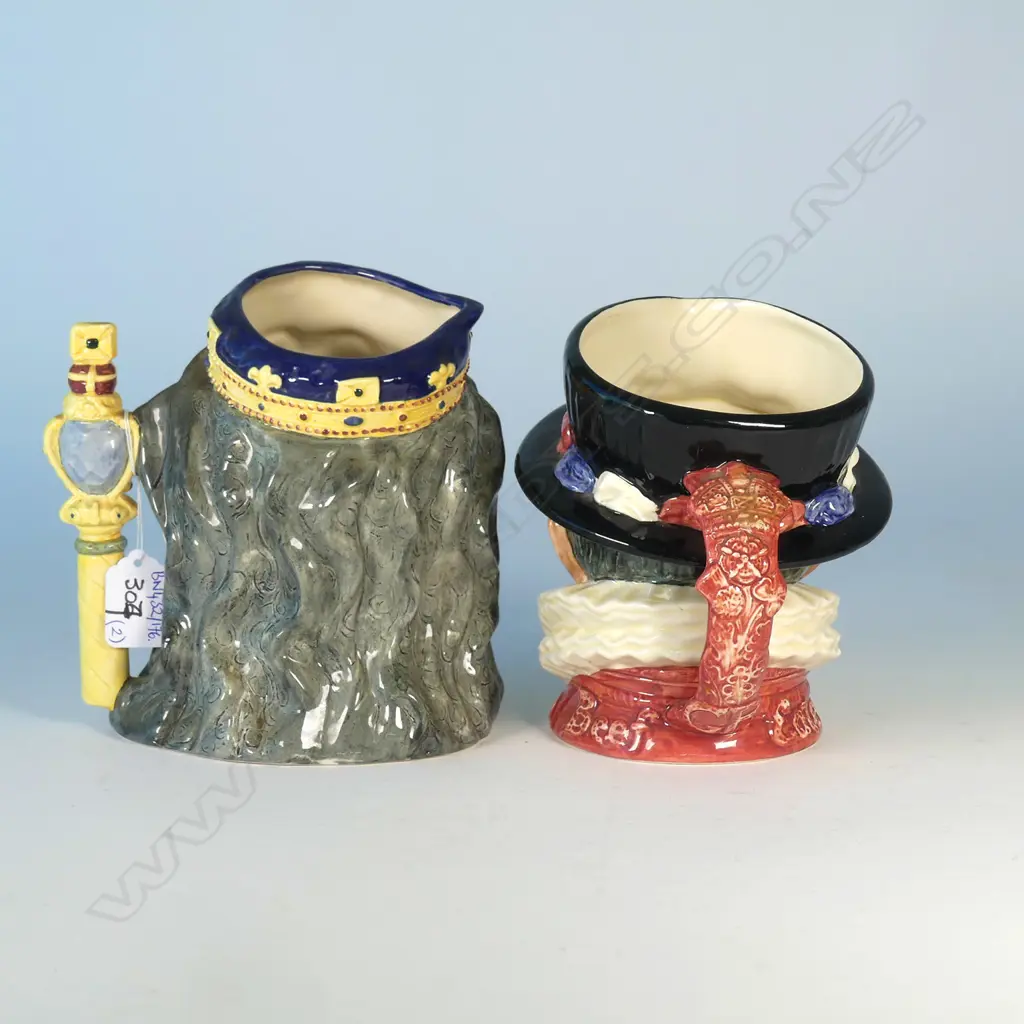2 LARGE  DOULTON CHARACTER JUGS; QUEEN VICTORIA & BEEF EATER Image 1++