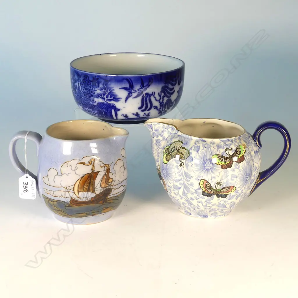 DOULTON WILLOW PATTERN BOWL & 2 OTHER JUGS Image 1++