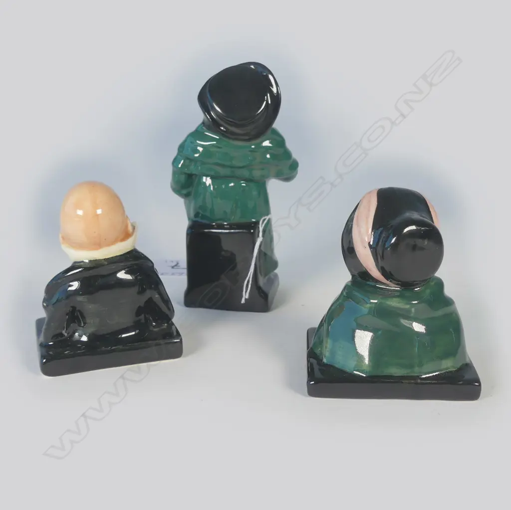 DOULTON FIGURE TONY WELLER & 2 BUSTS: SAIRY GAMP, PICKWICK? Image 1++