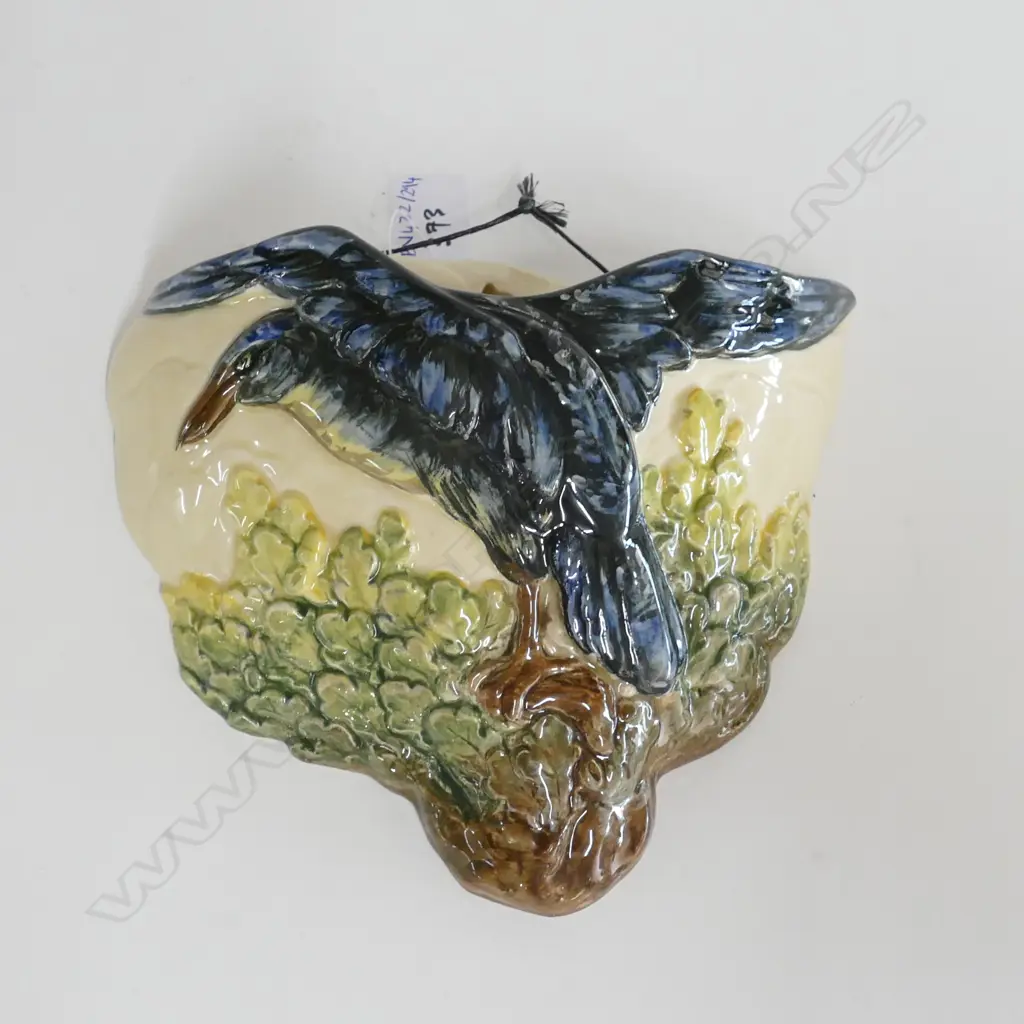 ROYAL DOULTON WALL VASE WITH BIRD Image 1++