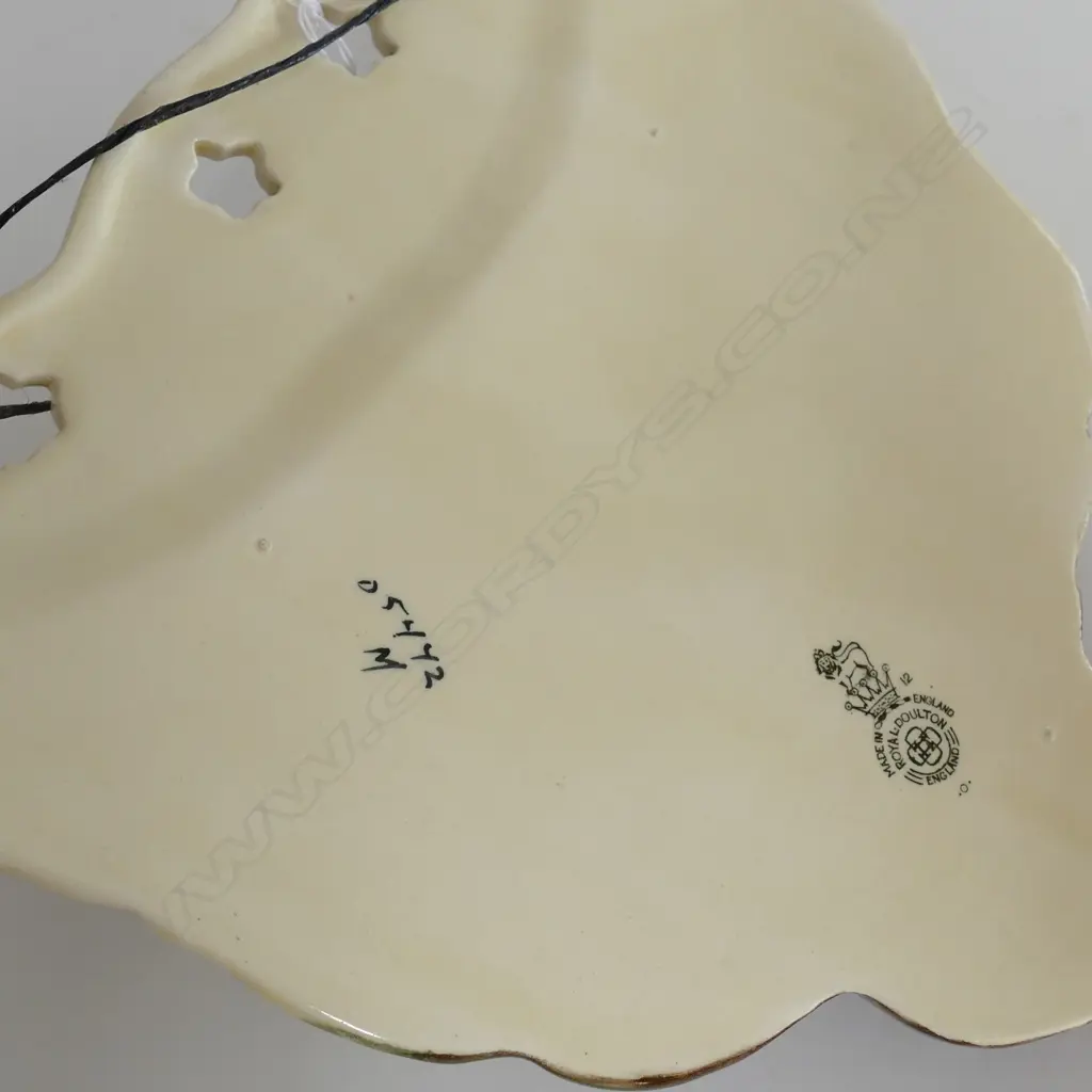 ROYAL DOULTON WALL VASE WITH BIRD Image 1++