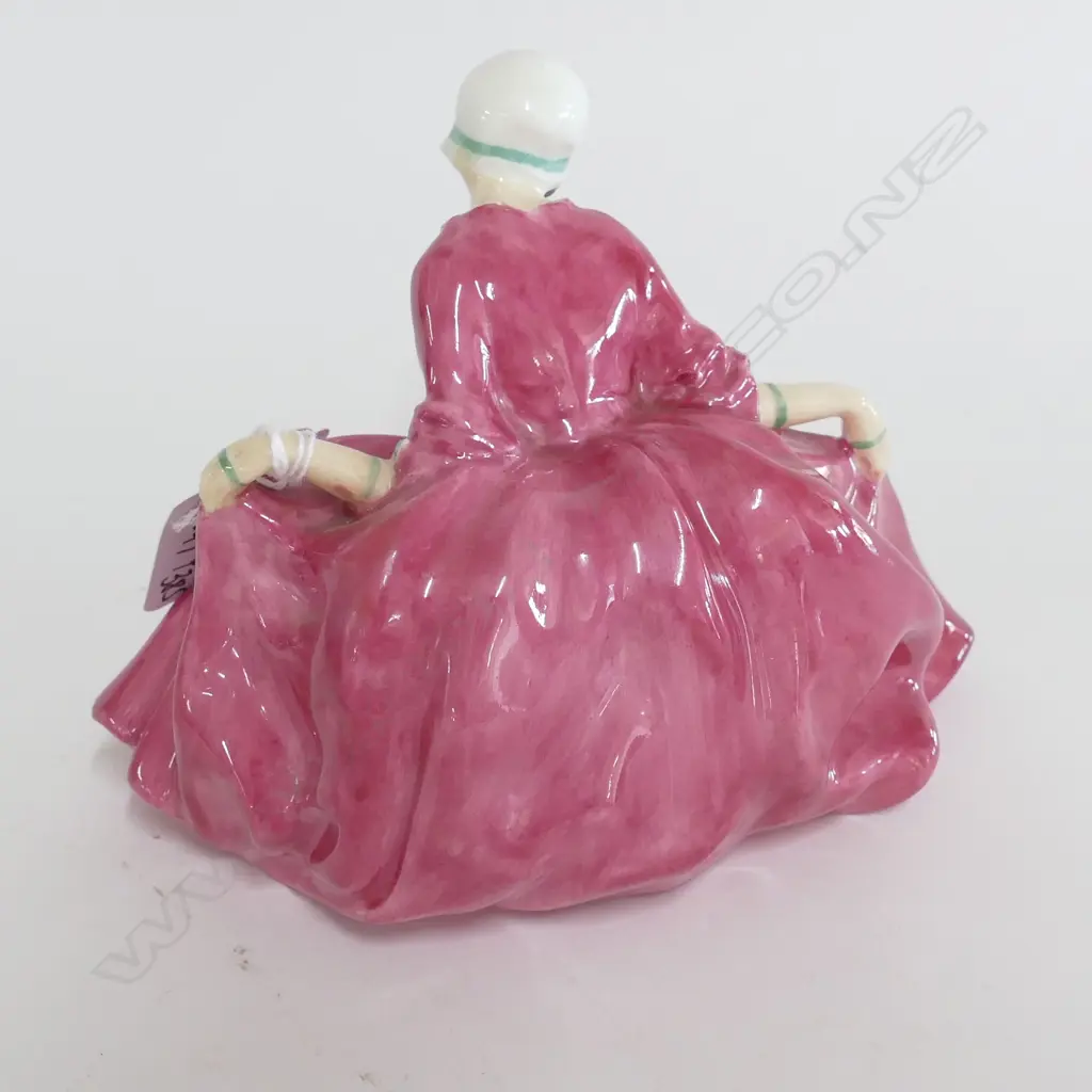ROYAL DOULTON FIGURINE POLLY PEACHUM 145MM H Image 1++