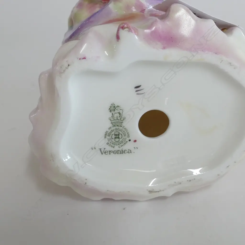 ROYAL DOULTON FIGURINE VERONICA 210MM H Image 1++