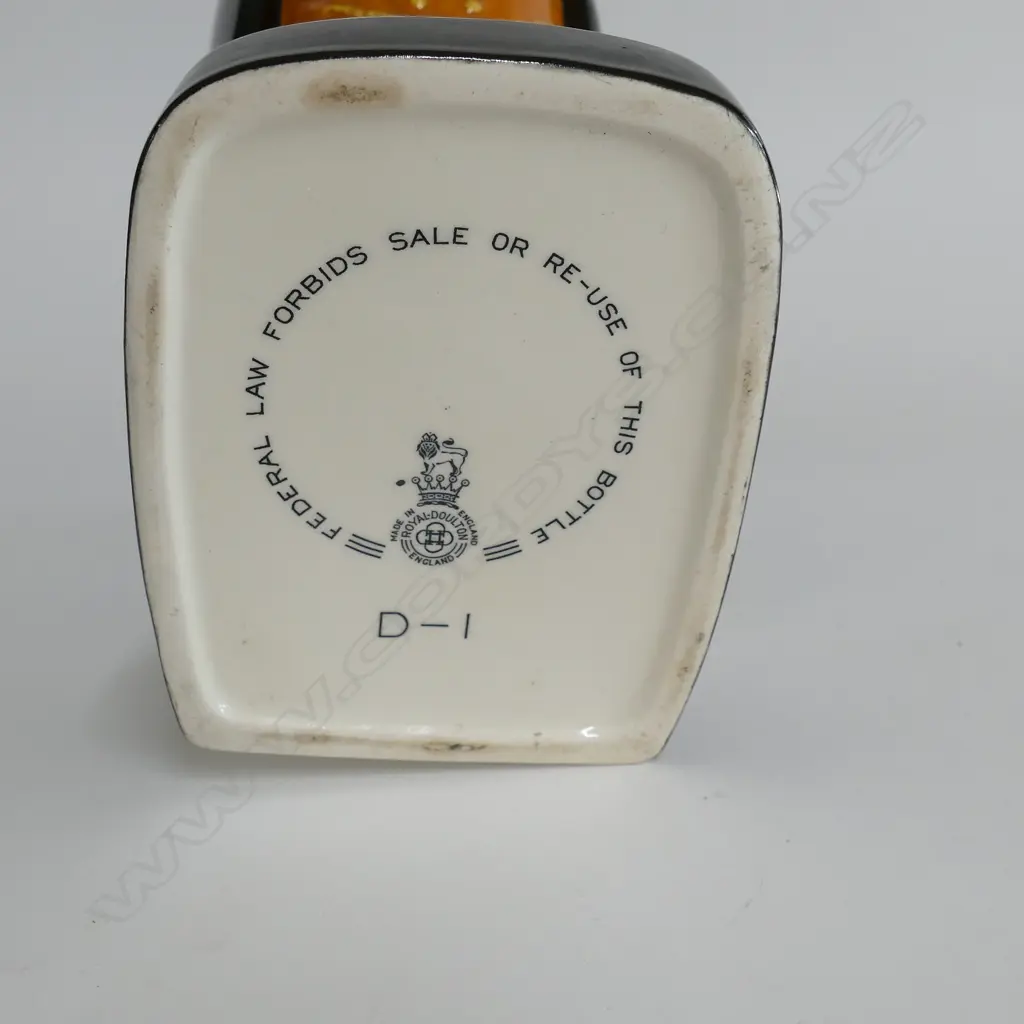 ROYAL DOULTON OLD CROW DECANTER H.330mm Image 1++