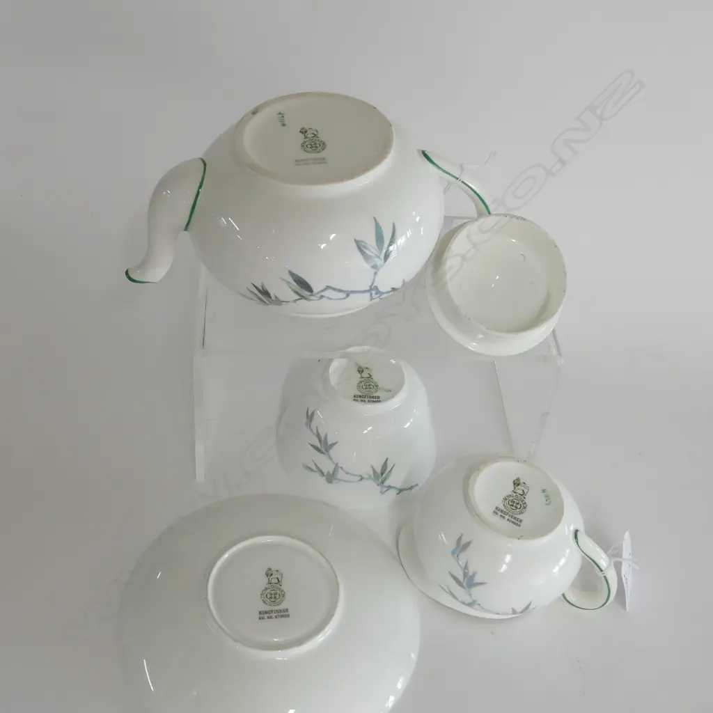 ROYAL DOULTON KINGFISHER TEAPOT, MILK, SUGAR AND SAUCER Image 1++