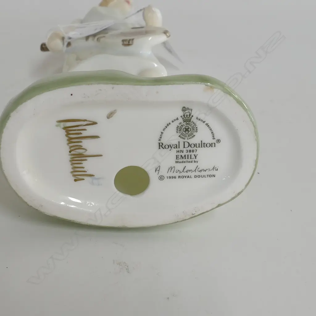 ROYAL DOULTON BLUE TENNIS FIGURINE 'EMILY' Image 1++