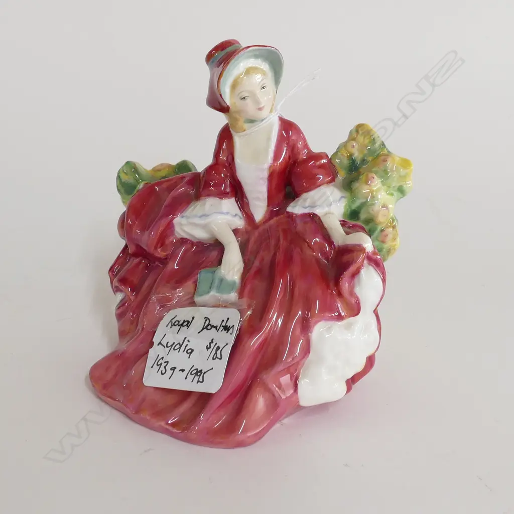 ROYAL DOULTON SEATED FIGURINE LYDIA Image 1++
