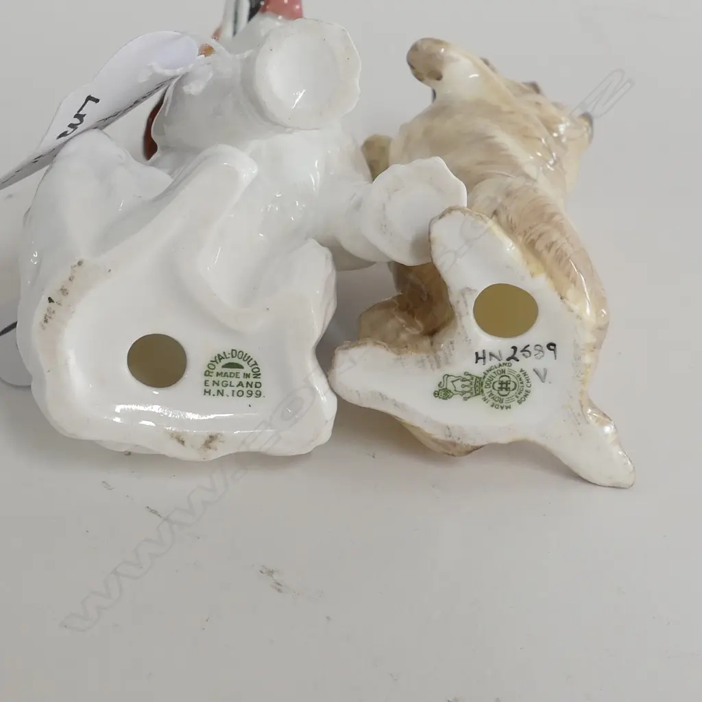 2 ROYAL DOULTON DOG FIGURINES; YAWNING DOG & BEGGING DOG 95MM H Image 1++