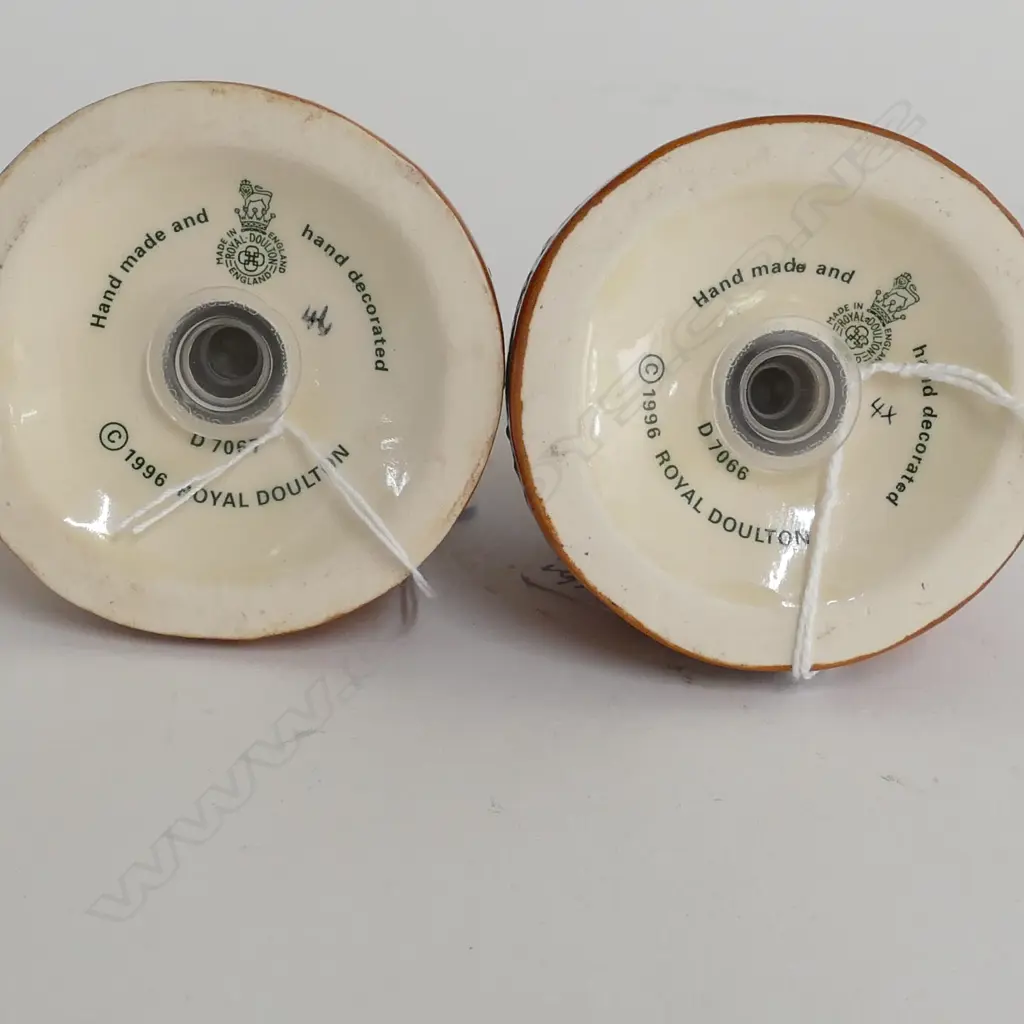 PR ROYAL DOULTON SALT AND PEPPER 'VOTES FOR WOMEN' 'TOIL FOR MEN' 90MM H Image 1++