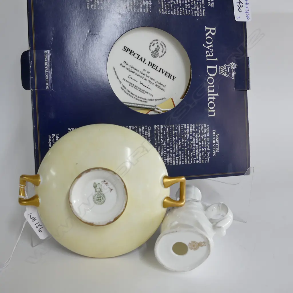 3 PCES ROYAL DOULTON; CANDLEHOLDER, HAND PAINTED FRUIT DISH, BOXED XMAS PLATE Image 1++