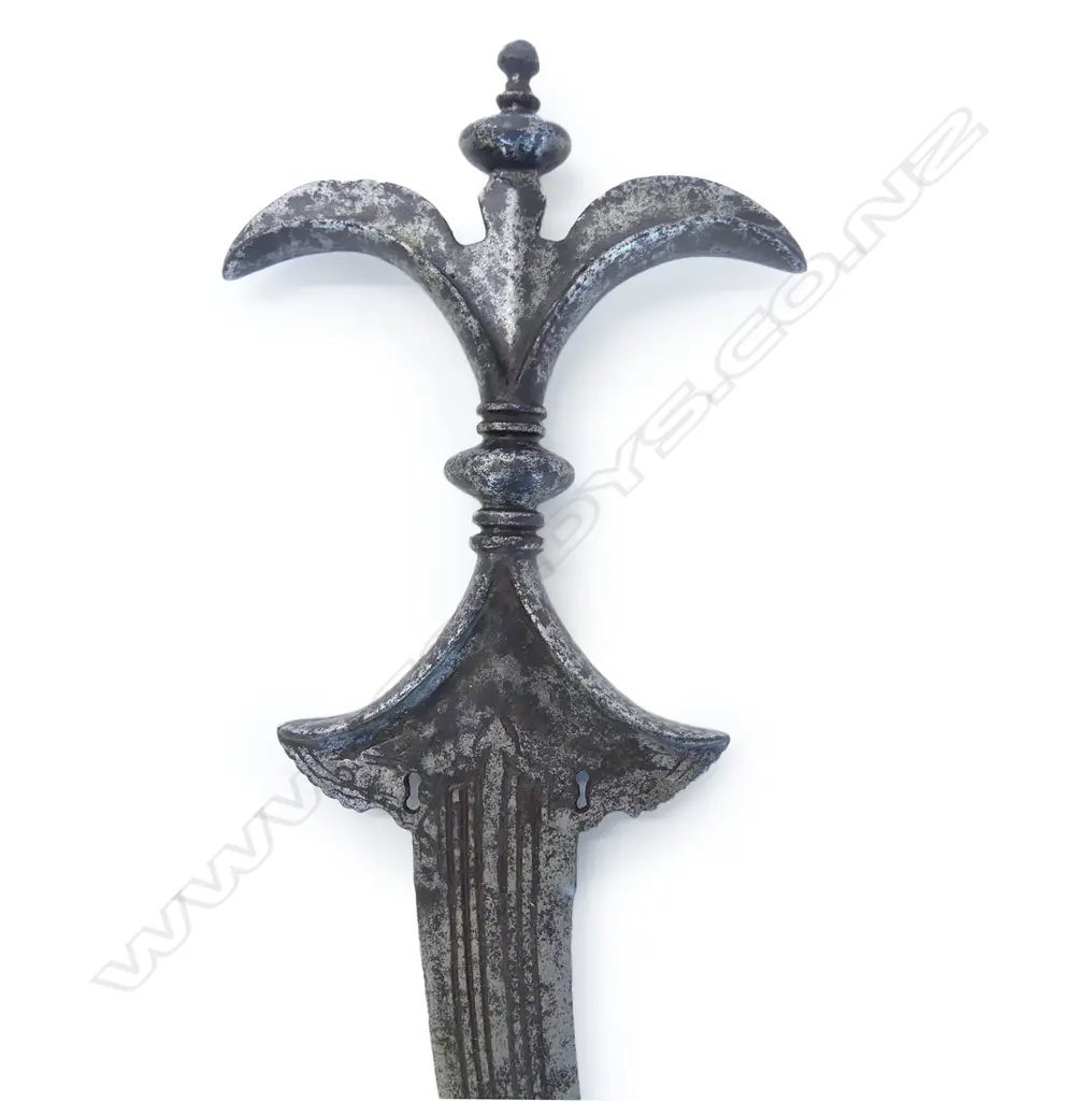 An uncommon, 17thC Indian iron chillanum dagger, Image 1++