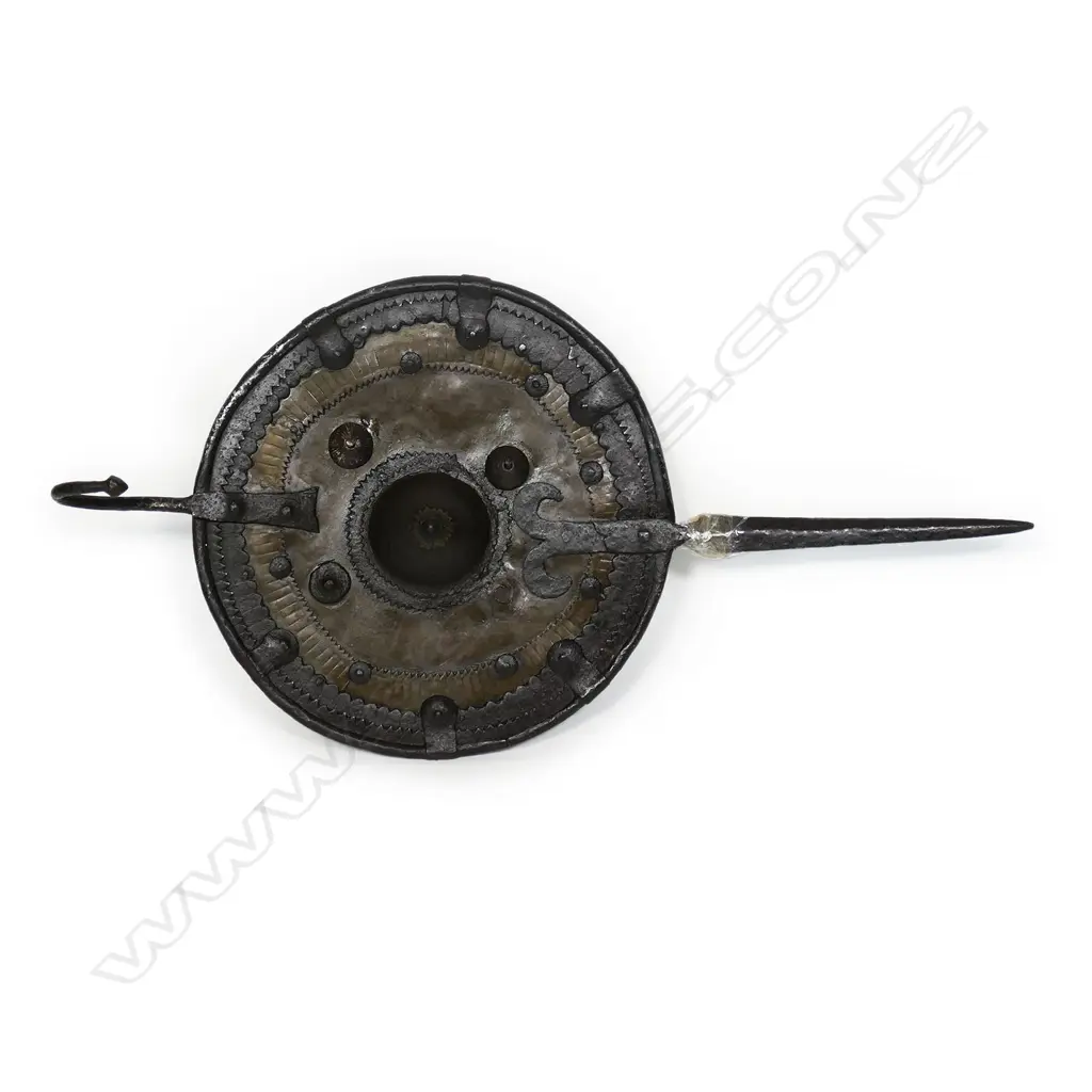 A 17th/18thC Indian parrying shield, Image 1++