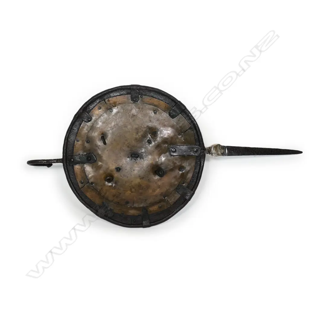 A 17th/18thC Indian parrying shield, Image 1++