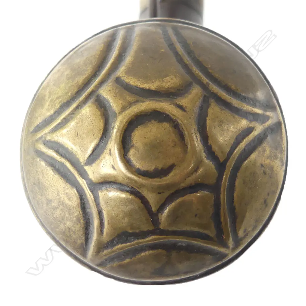 An antique horn powder flask, with brass mounts, Image 1++