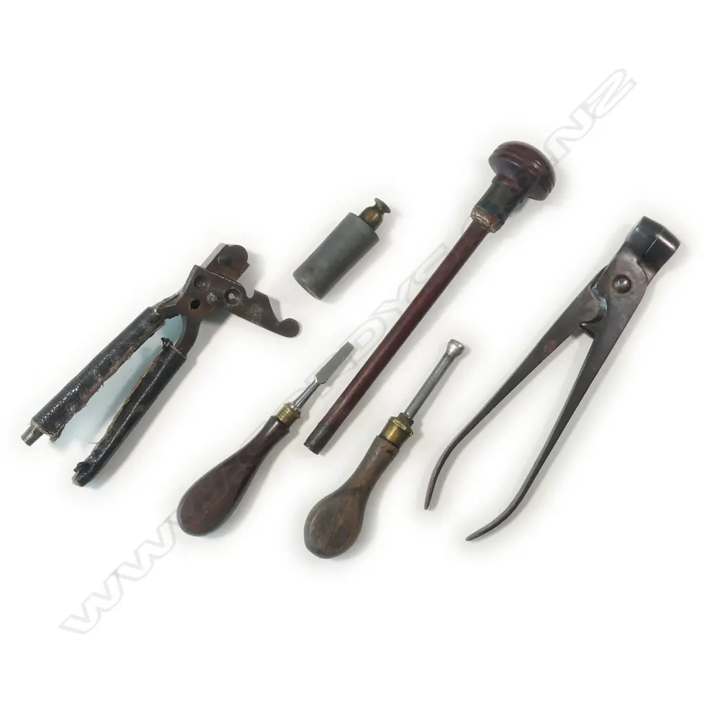 A good, 19thC heavy double barrel muzzle loading percussion cape gun, 39 x 15 bore, by Pryse & Redman, London, (see footnote 1). In brass bound mahogany case. Image 1++