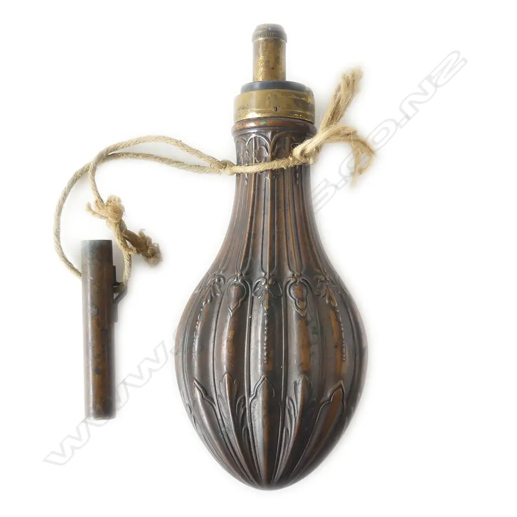 A 19thC copper and brass gunpowder flask, teardrop shape, Image 1++