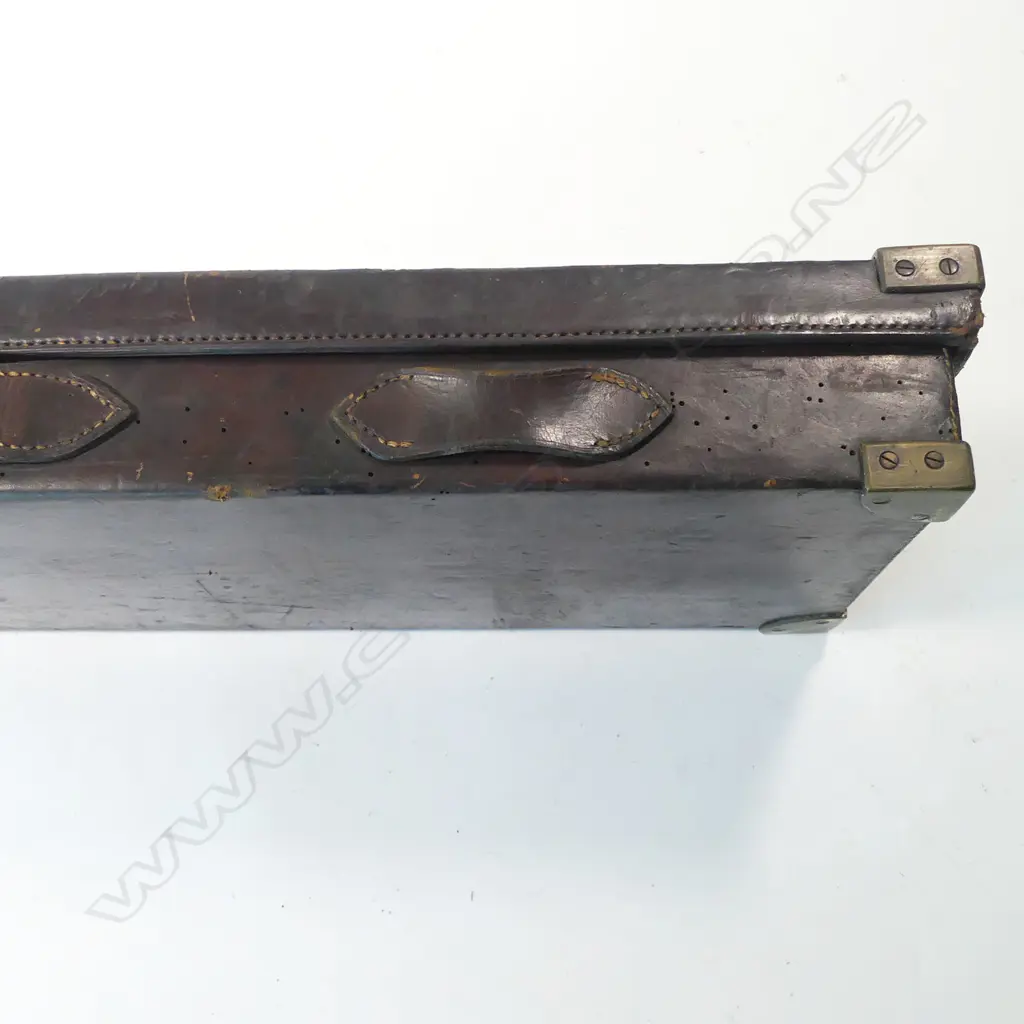 A 12 bore, hammerless double barrel shotgun by Enos James & Co. With leather case, Image 1++