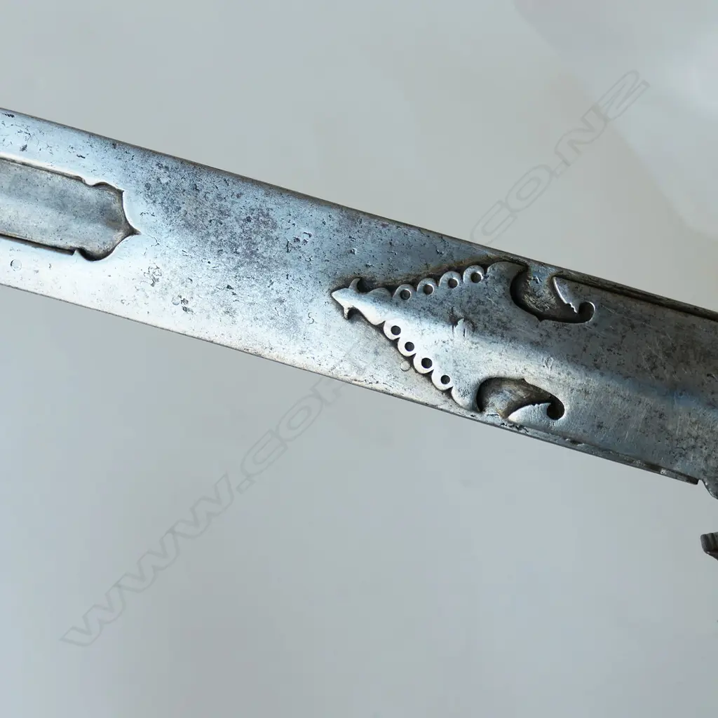 An Indian khanda sword, late 18th/ early 19thC, with fabric covered scabbard, Image 1++