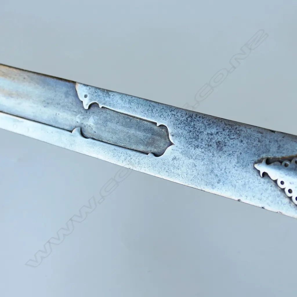 An Indian khanda sword, late 18th/ early 19thC, with fabric covered scabbard, Image 1++