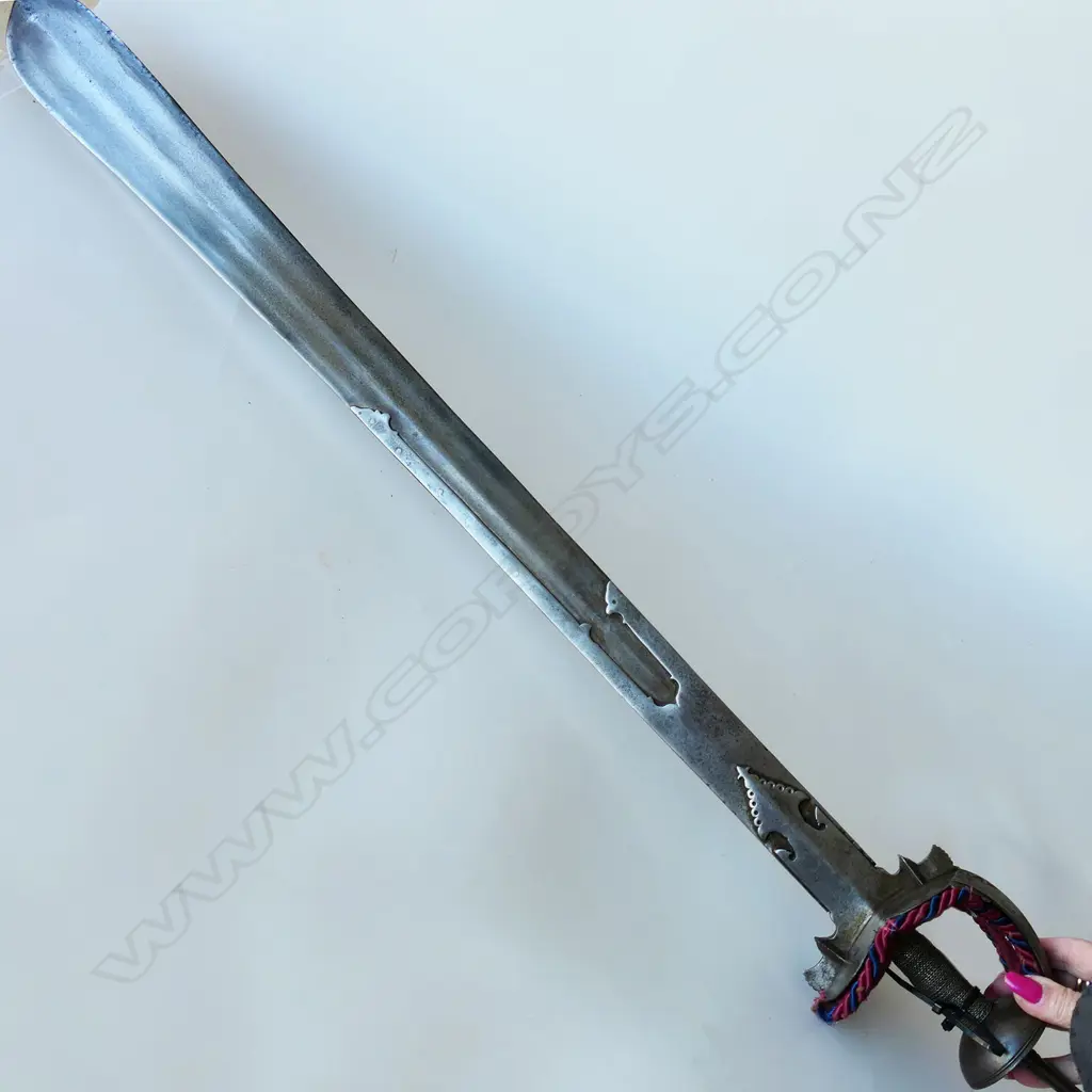 An Indian khanda sword, late 18th/ early 19thC, with fabric covered scabbard, Image 1++