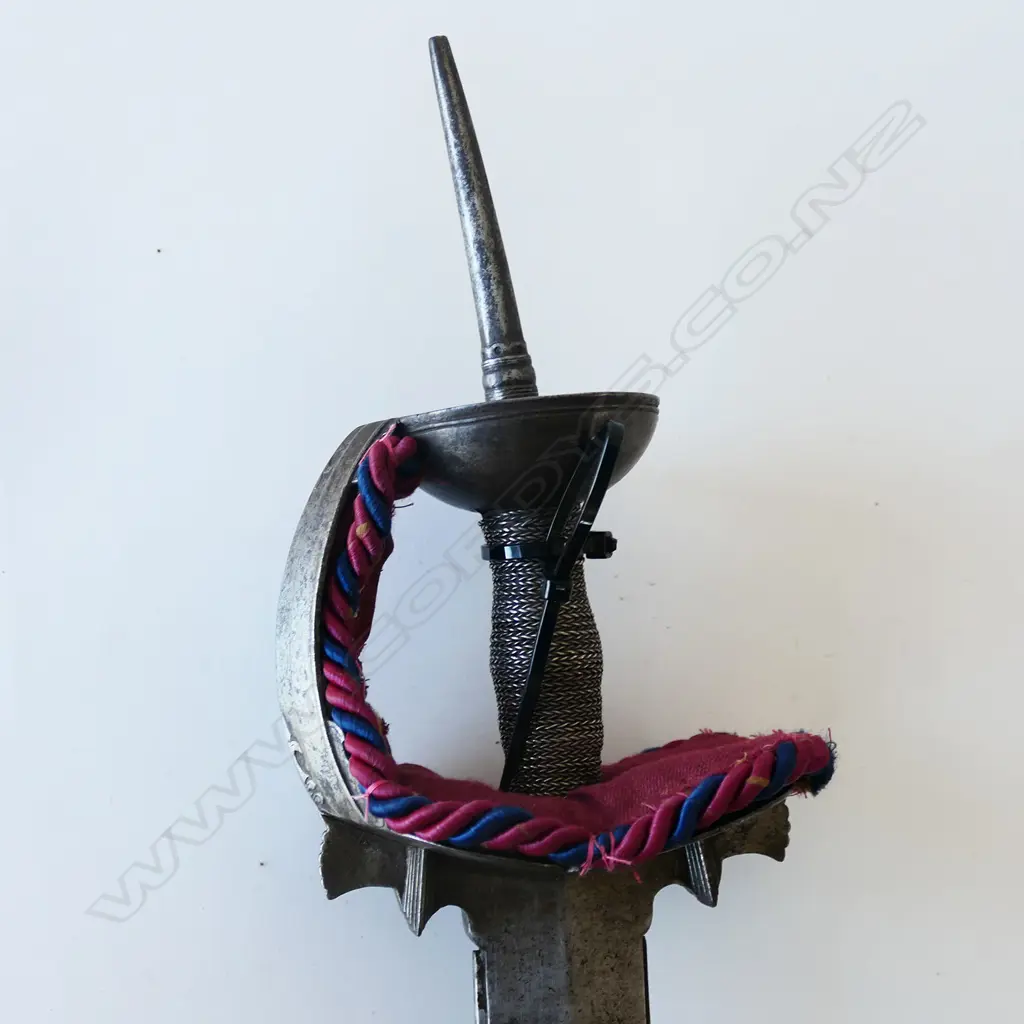 An Indian khanda sword, late 18th/ early 19thC, with fabric covered scabbard, Image 1++