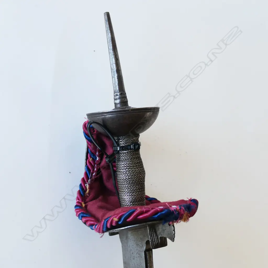 An Indian khanda sword, late 18th/ early 19thC, with fabric covered scabbard, Image 1++