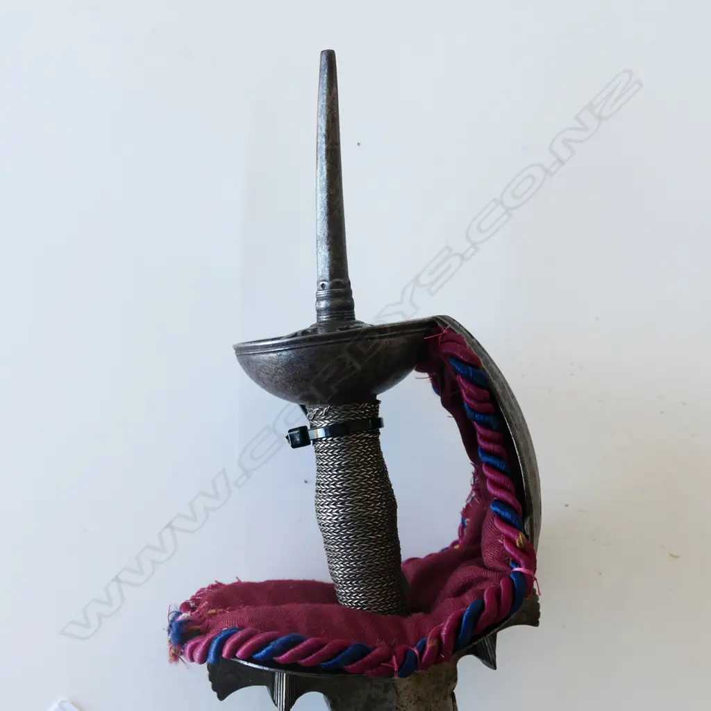 An Indian khanda sword, late 18th/ early 19thC, with fabric covered scabbard, Image 1++