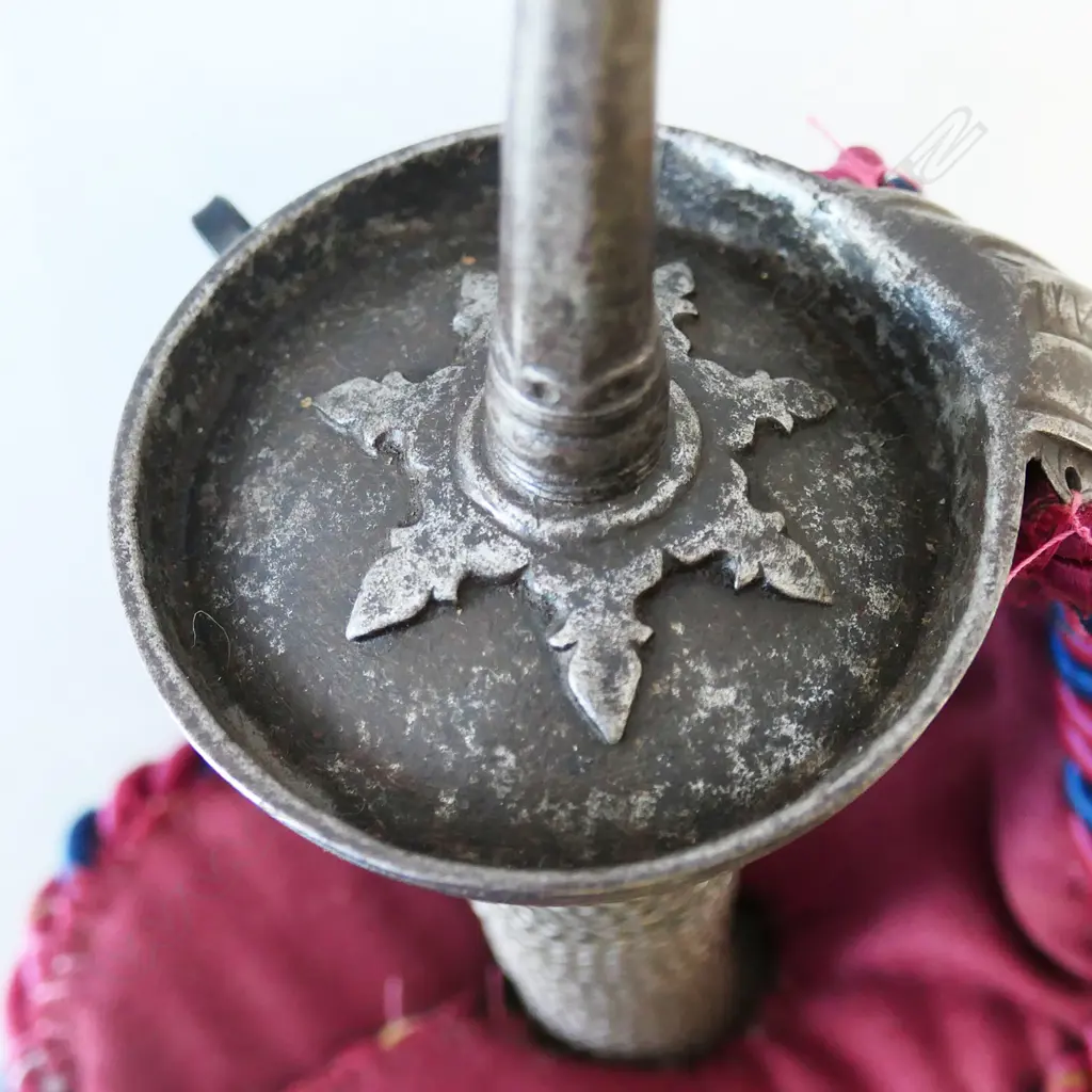 An Indian khanda sword, late 18th/ early 19thC, with fabric covered scabbard, Image 1++