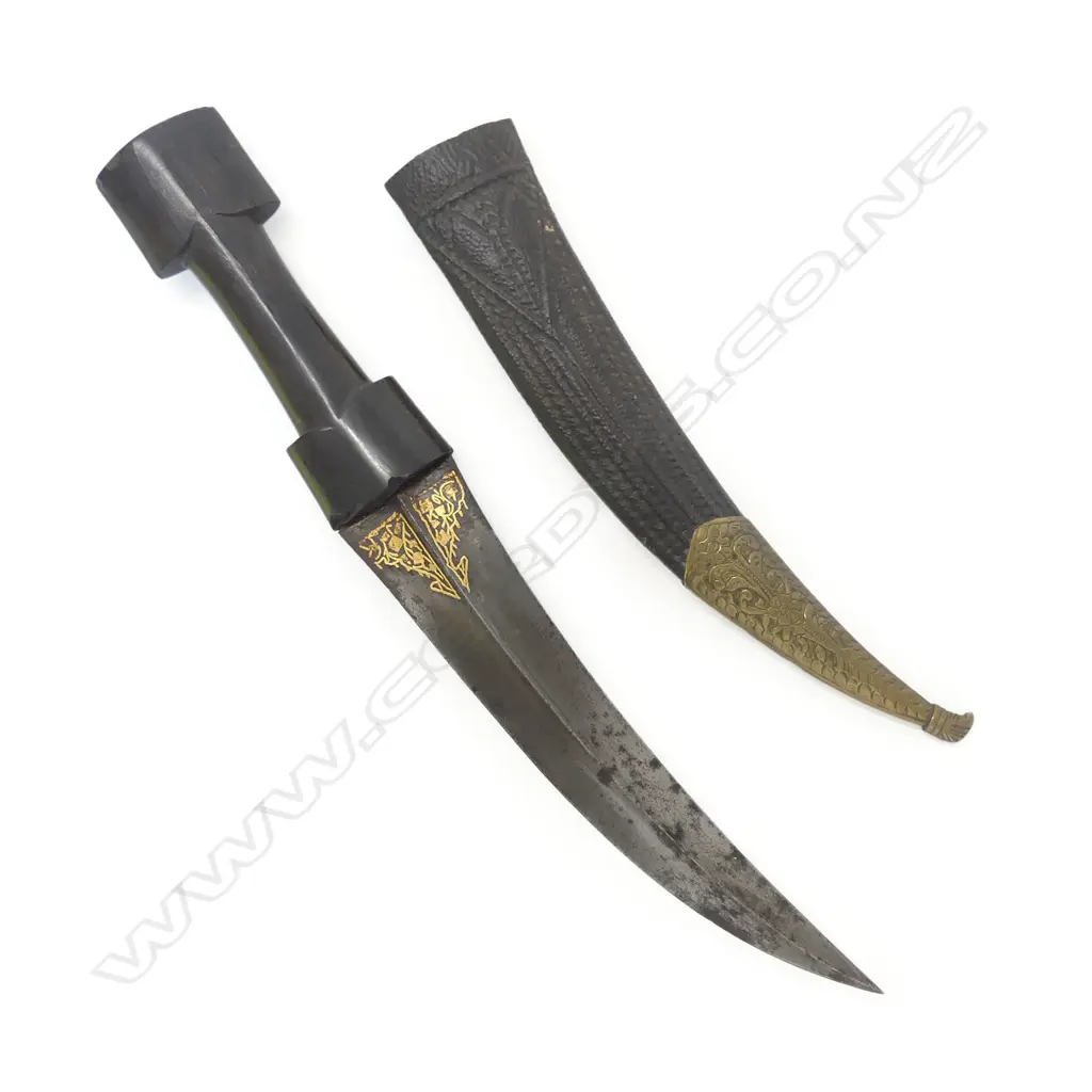 A North African jambaiya with horn handle and brass mounted leather scabbard, Image 1++