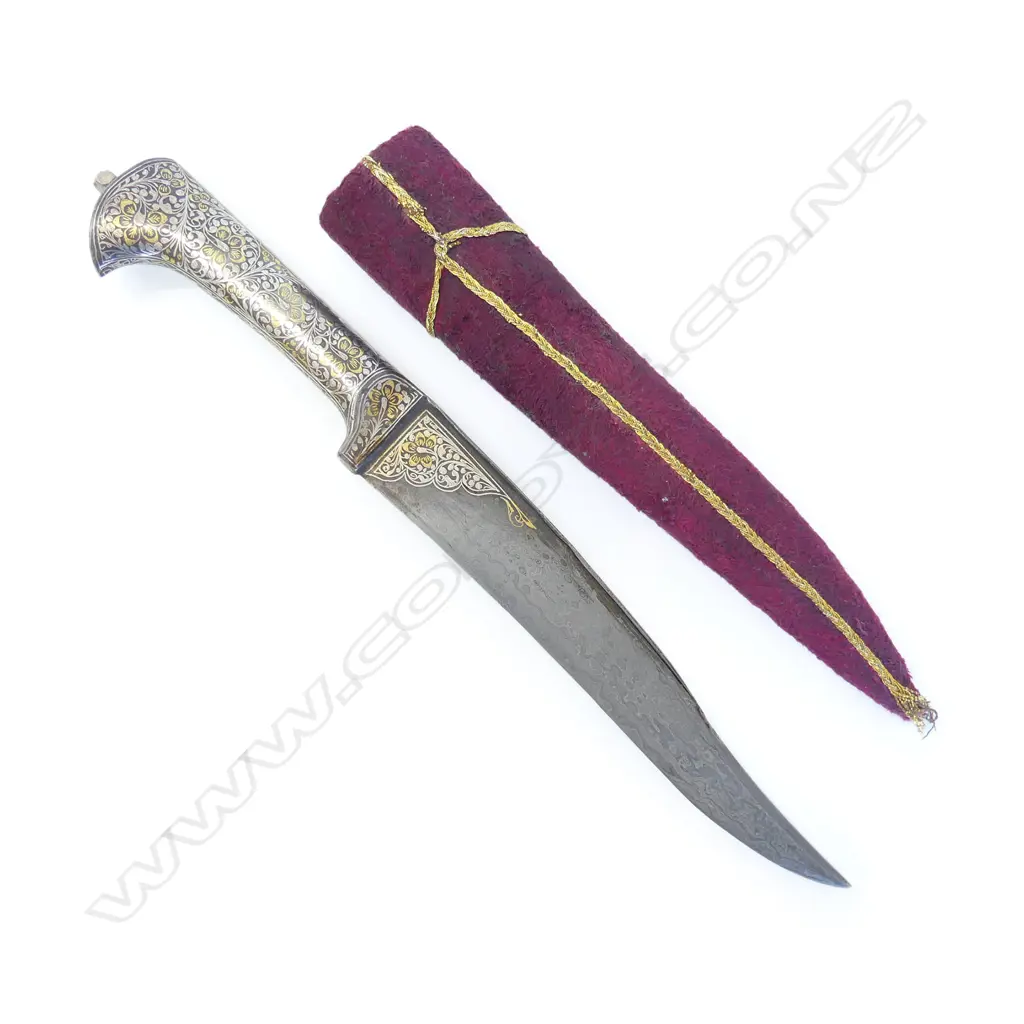 A 19thC Indian pesh kabz dagger with bird head shaped hilt, Image 1++