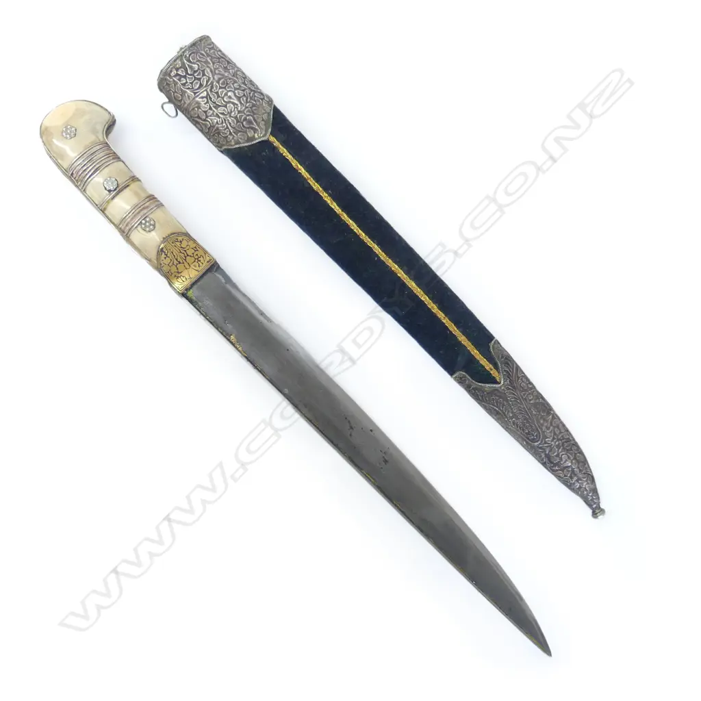 An Indo-Persian kard dagger, the single edged blade with T-back and gilt highlights, Image 1++