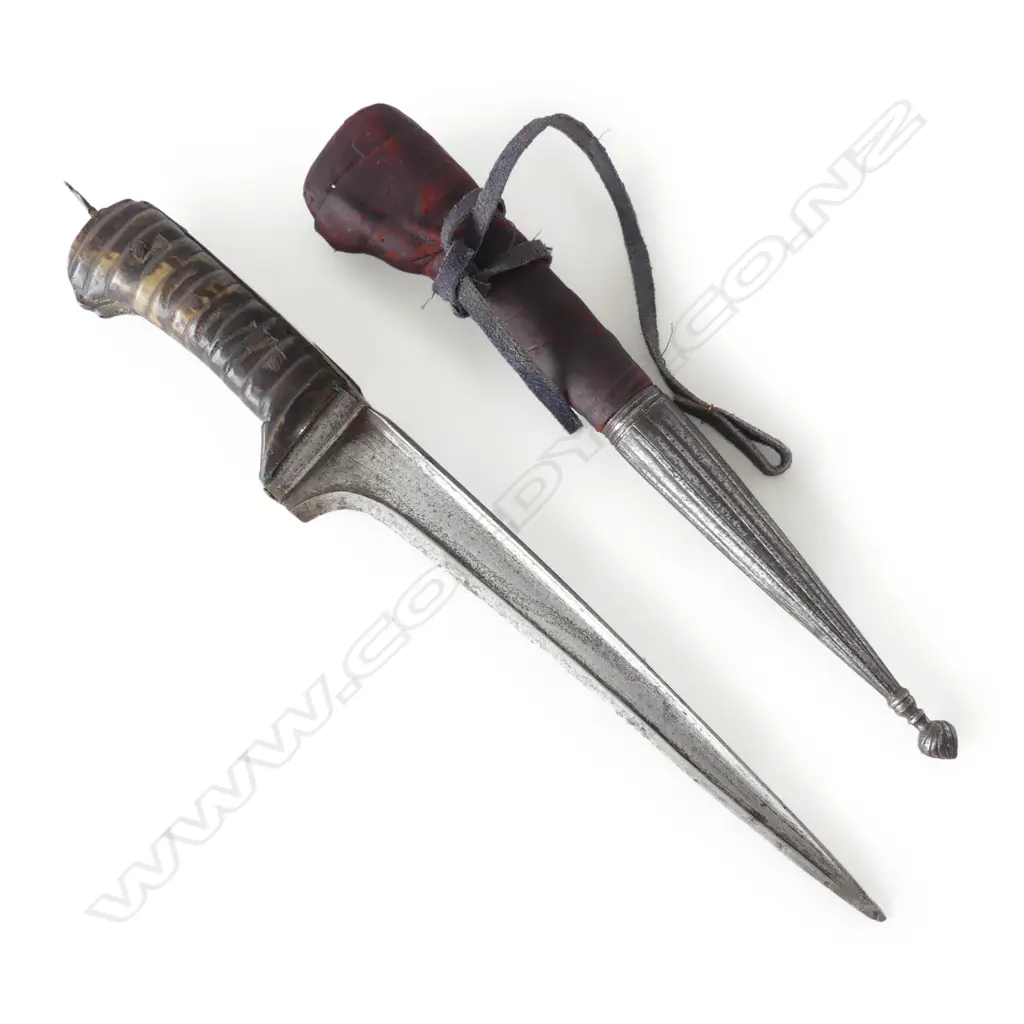 An Indo-Persian pesh kabz dagger, 18th/19thC, Image 1++