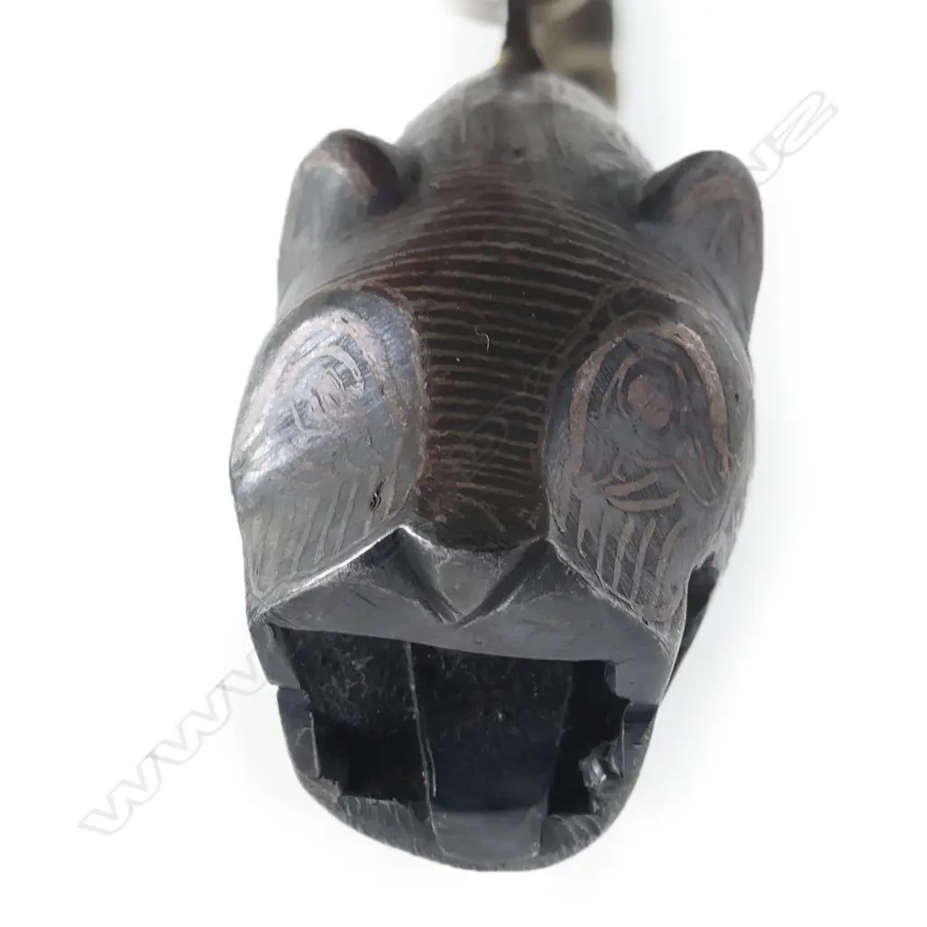 An Indian Moghul style silver metal serpentine powder flask with leopard head, Image 1++