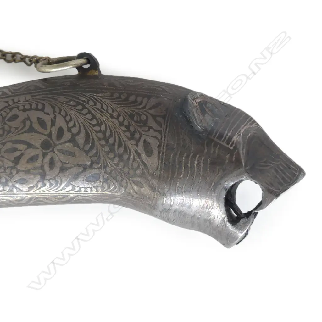 An Indian Moghul style silver metal serpentine powder flask with leopard head, Image 1++